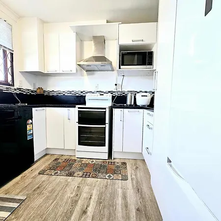 Lovely 2-Bedroom Apartment With Free Parking